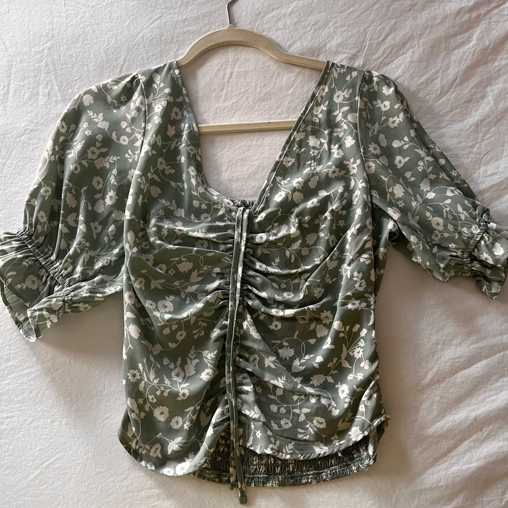 Abercrombie and Fitch top size XS